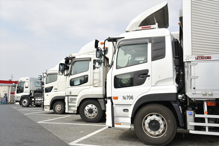 《草津市》週払いOK・2ｔ車での現場や店舗への住宅設備の配送ドライバー！（Web面接OK・高時給）