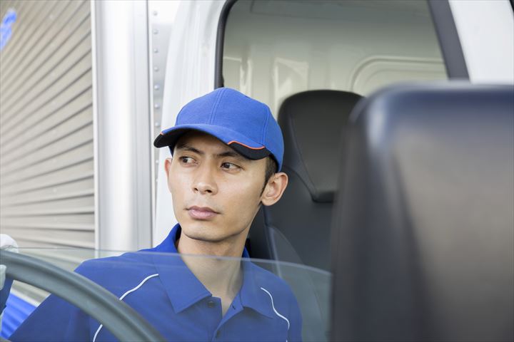 《京都市南区》週払いOK・2ｔ～3ｔ車での店舗や工場へのパンの原材料の配送ドライバー！（Web面接OK・週休2日）