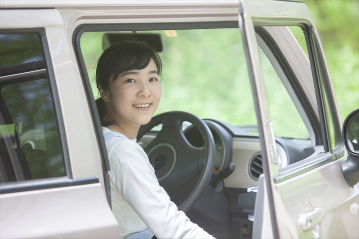 《大阪市生野区》週払いOK・普通車での訪問診療を行う医師などの送迎ドライバー！（Web面接OK・土日祝休み）