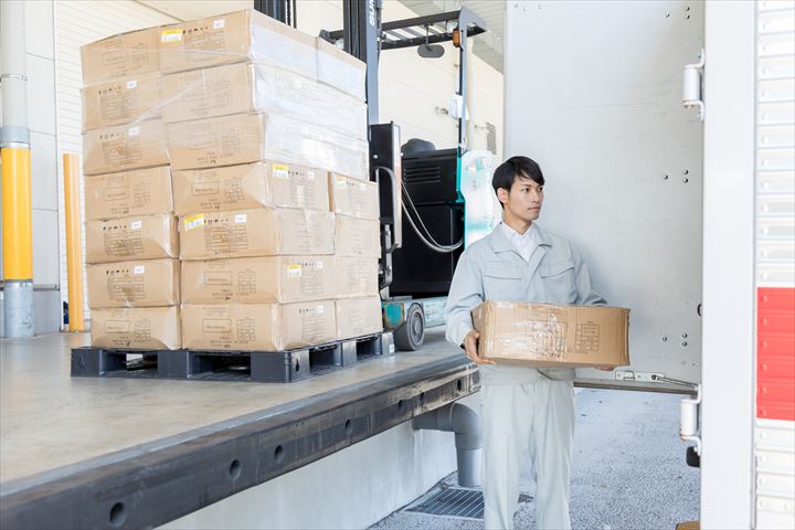 《春日部市》週払いOK・3ｔ車での食品の配送ドライバー！（土日祝休み・高時給）