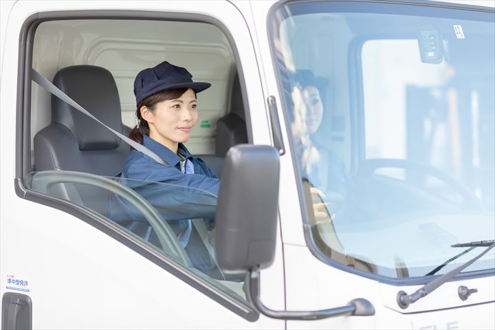 《八千代市》週払いOK・3ｔ車でのチルド、米飯商品の店舗配送ドライバー！（Web面接OK・短時間19:30～1:30）