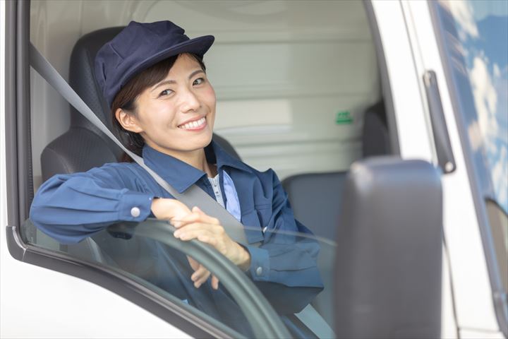 《川口市》週払いOK・3ｔ車での3温帯食品の店舗配送ドライバー！（Web面接OK・高収入）