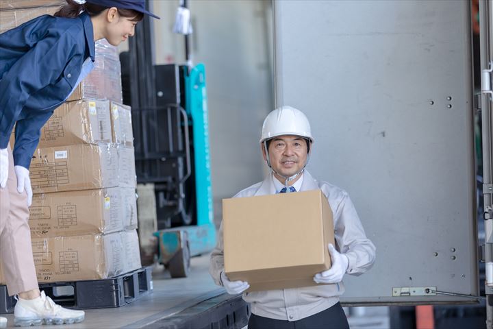 《野田市》週払いOK・3ｔ車でのコンビニへの常温品の配送ドライバー！（週休2日・AT限定OK）