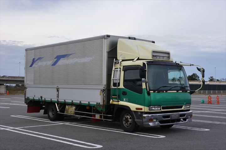 《江東区》週払いOK・2ｔ車でのデパートやセンターへの菓子や食品の配送ドライバー！（Web面接OK・高収入）