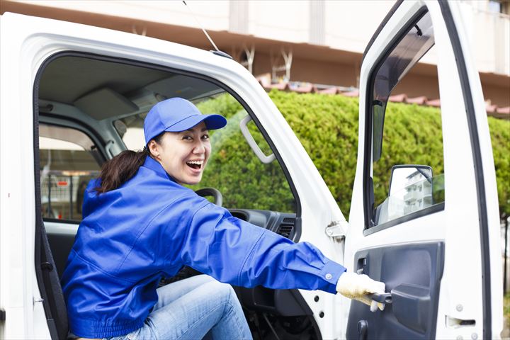 《上尾市》週払いOK・4ｔ車での廃家具家電の回収ドライバー！（Web面接OK・週休2日）