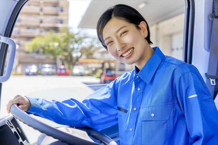 《猿島郡五霞町》週払いOK・大型車での飲料品のセンター間配送ドライバー！（土日休み・高収入）