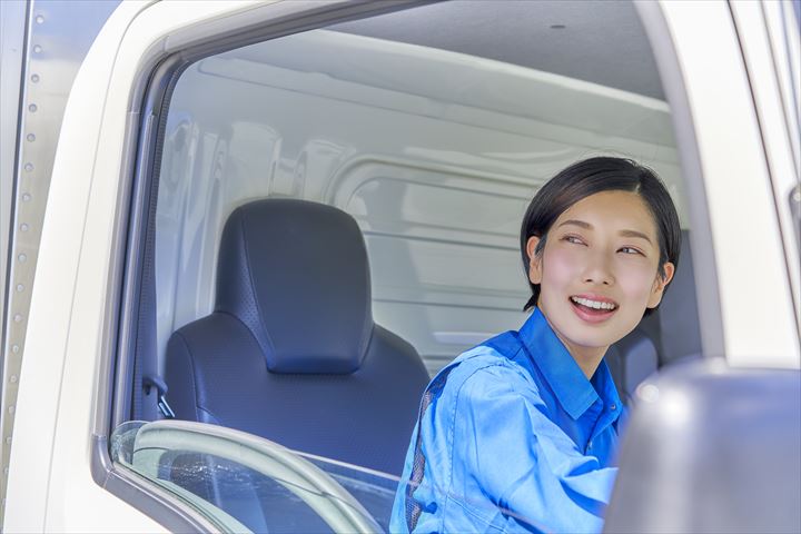 《太田市》週払いOK・大型車での鉄部品のセンター間配送ドライバー！（土日休み・Wワーク歓迎）