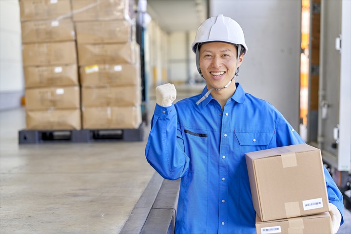 《太田市》週払いOK・4ｔ車でのお菓子のセンター間配送ドライバー！（高収入・件数少なめ）