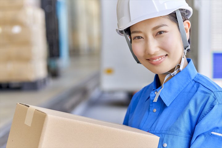 《入間市》週払いOK・2ｔ車でのスーパーへの食品配送ドライバー！（短期2022年1月末迄・高時給）