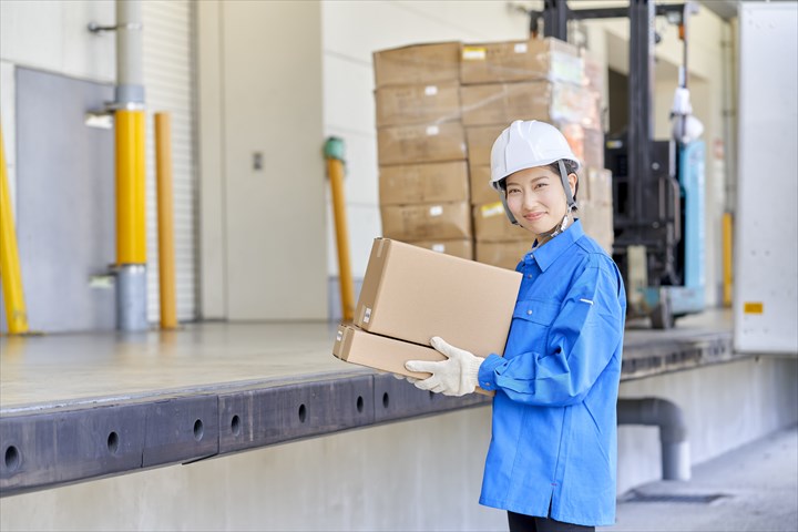 《武蔵村山市》週払いOK・コンビニへの配送助手スタッフ！（WワークOK・短時間13:00～17:00）