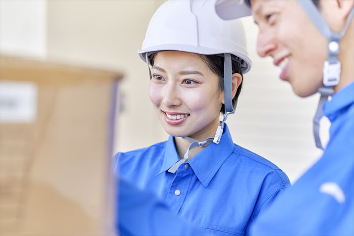 《名古屋市北区》週払いOK・4ｔ車での一般雑貨の横持ち配送ドライバー！（土日祝休み・Wワーク歓迎）