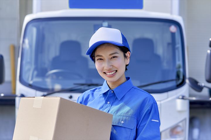 《横浜市瀬谷区》週払いOK・3ｔ車での弁当やチルド品のコンビニ配送ドライバー！（Web面接OK・高収入）