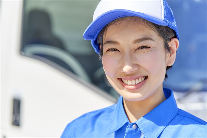 《神戸市東灘区》週払いOK・4ｔ車での冷蔵食品の集配ドライバー！（Web面接OK・高時給）