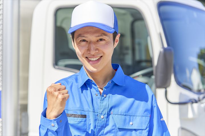 《中巨摩郡昭和町》週払いOK・3ｔ車での3温帯食品の店舗配送ドライバー！（高収入・週休2日）