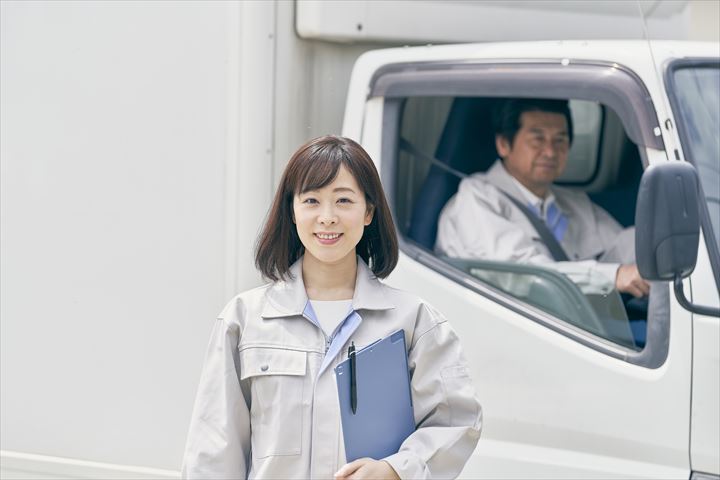 《足立区》週払いOK・2ｔ車での家具家電の個宅配送ドライバー！（Web面接OK・駅チカ）