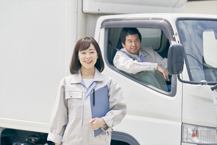 《一宮市》週払いOK・4ｔ車での3温帯食品の店舗配送ドライバー！（Web面接OK・高収入）