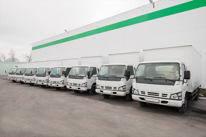 《大田区》週払いOK・2ｔ車での企業や倉庫への精密機器の配送ドライバー！（Web面接OK・土日祝休み）