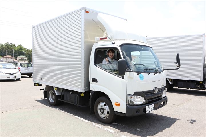 《高崎市》週払いOK・4ｔ車でのチルド食品のセンター間配送ドライバー！（Web面接OK・高収入）