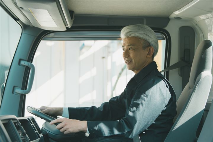 《相模原市緑区》週払いOK・2ｔ車でのセンターや市場へのカット野菜の配送ドライバー！（高時給・重量物ほぼ無し）