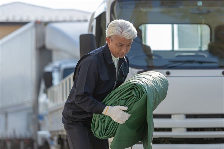 《大田区》週払いOK・2ｔ車での剪定くずの運搬ドライバー！（Web面接OK・高時給）