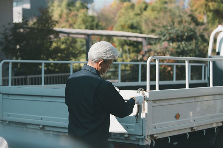 《市川市》週払いOK・4ｔ車での営業所への電線ドラムの配送ドライバー！（Web面接OK・高時給）