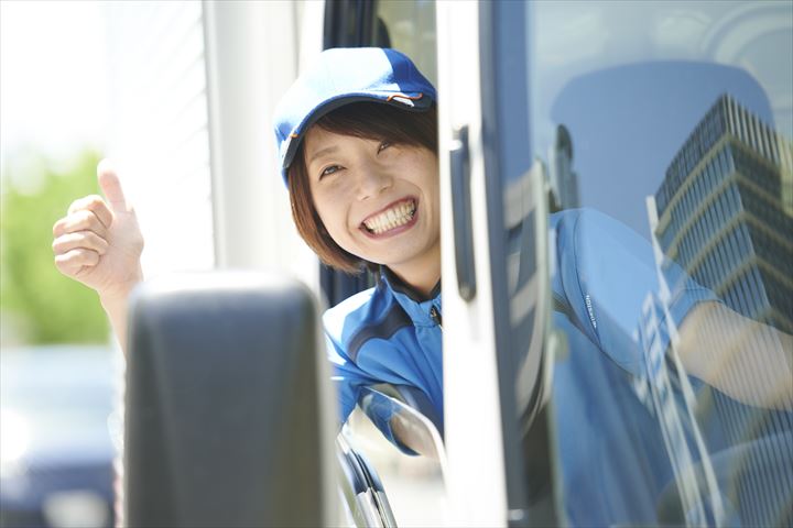 《美濃加茂市》週払いOK・3ｔ車でのコンビニへの冷蔵や常温品の配送ドライバ―！（夜勤・時間外勤務ほぼなし）