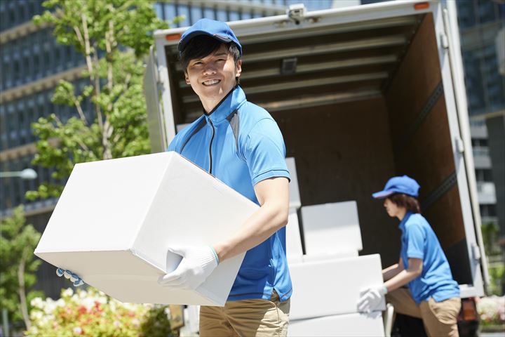 《茨木市》週払いOK・2ｔ車での自動車部品の配送ドライバー！（WワークOK・駅チカ）