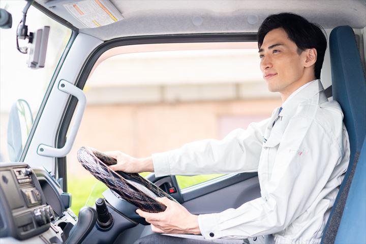 《板橋区》週払いOK・3ｔ車での企業向け一般貨物の集配ドライバー！（高収入・休み固定）