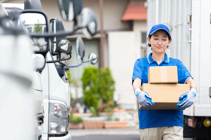 《浦安市》週払いOK・大型車での雑貨物等のセンター間集配ドライバー！（土日祝休み・高時給）