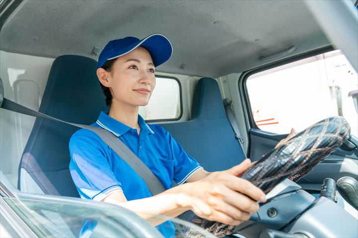 《常総市》週払いOK・4ｔワイドロング車での乳製品のセンター間配送ドライバー！（Web面接OK・週休2日）