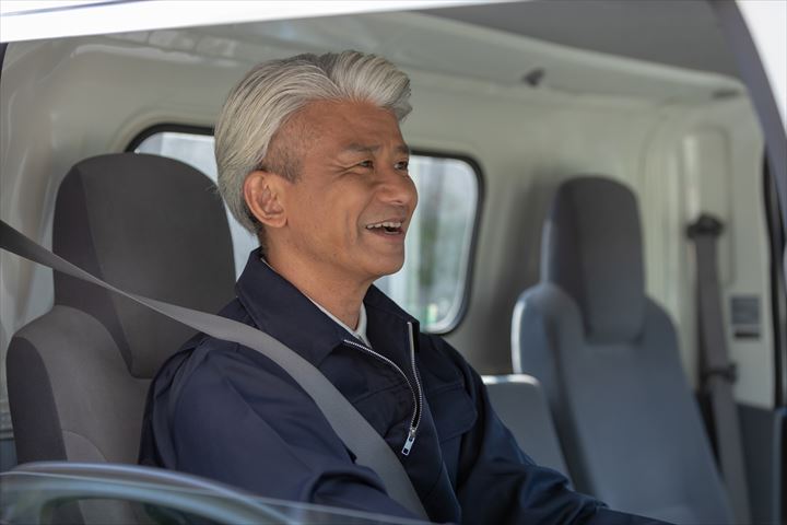 《佐波郡玉村町》週払いOK・4ｔ車での食品の店舗配送ドライバー！（Web面接OK・カゴ使用）