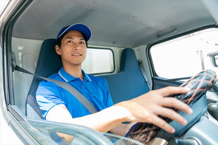 《宮崎市》週払いOK・4ｔ車での企業向け一般貨物の集配ドライバー！（土日祝休み・高時給）