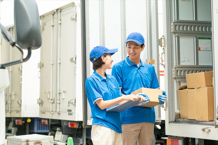 《小牧市》週払いOK・2ｔ～3ｔ車での自動販売機への納品ドライバー！（超高時給・土日休み）