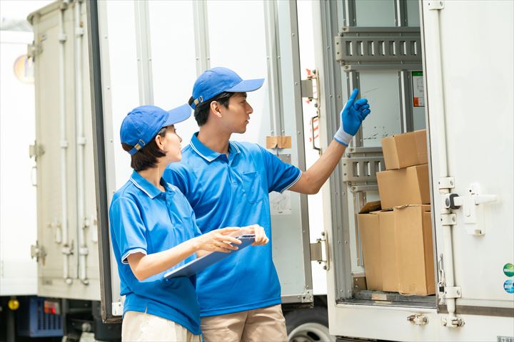 《大阪市住之江区》週払いOK・大型車での飲料のセンター間配送ドライバー！（週休2日・未経験も相談可）