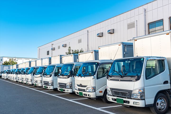 《大阪市東淀川区》週払いOK・2ｔ車でのパンの店舗配送ドライバー！（Web面接OK・週休2日）