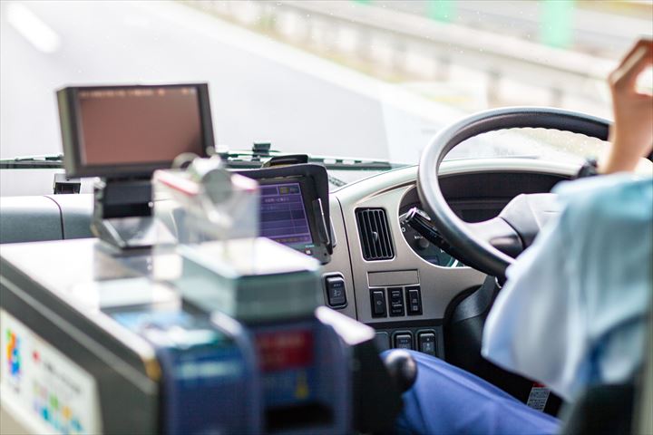 《神戸市中央区》週払いOK・マイクロバスでの従業員の送迎ドライバー！（Web面接OK・未経験相談OK）