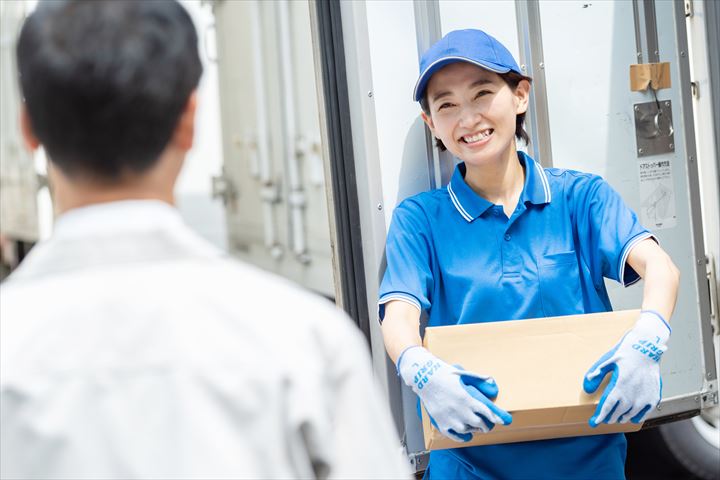《神戸市西区》週払いOK・4ｔ車でのパンの工場間配送ドライバー！（週休2日・短時間8:00～14:30）