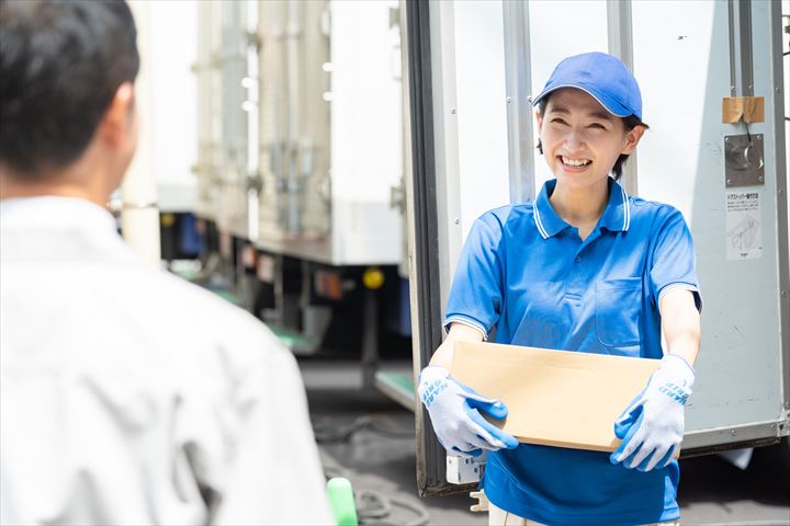 《船橋市》週払いOK・3ｔ車でのコンビニ向け食品の配送ドライバー！（Web面接OK・ルート配送）