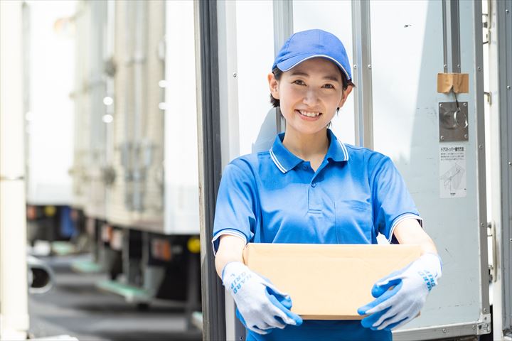 《神戸市東灘区》週払いOK・4ｔ車での食料品配送ドライバー！（土日祝休み・日勤）