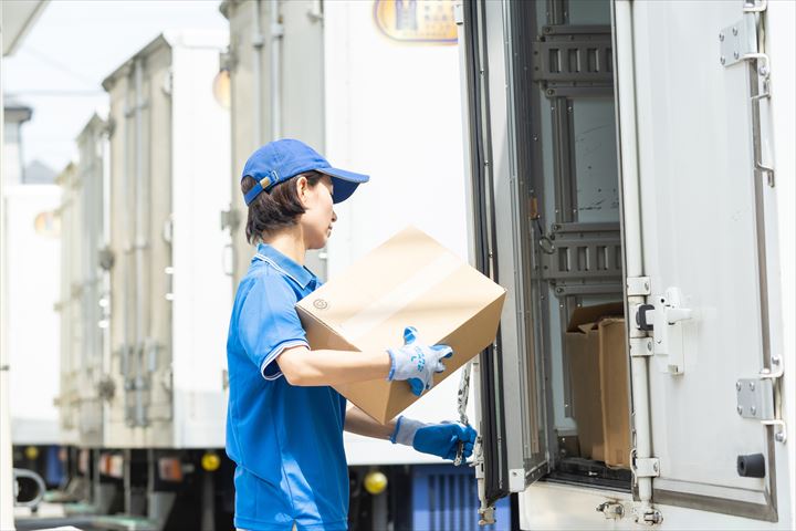 《海老名市》週払いOK・3ｔ車でのチルド食品の店舗配送ドライバー！（Web面接OK・高収入）