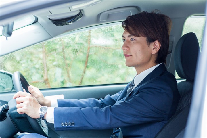 《練馬区》週払いOK・3ｔ積載車での販売車両の自走、陸送ドライバー！（週休2日・高時給）