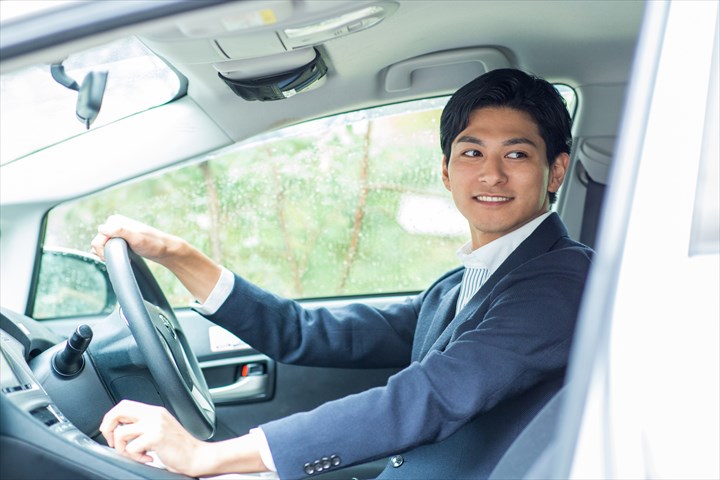 《新潟市中央区》週払いOK・普通車での営業の運転代行スタッフ！（AT限定・シニア活躍中）