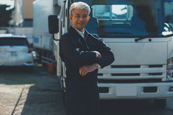 《豊田市》週払いOK・4ｔ車での自動車部品の工場間ピストン輸送ドライバー！（シニア活躍中・土日祝休み）