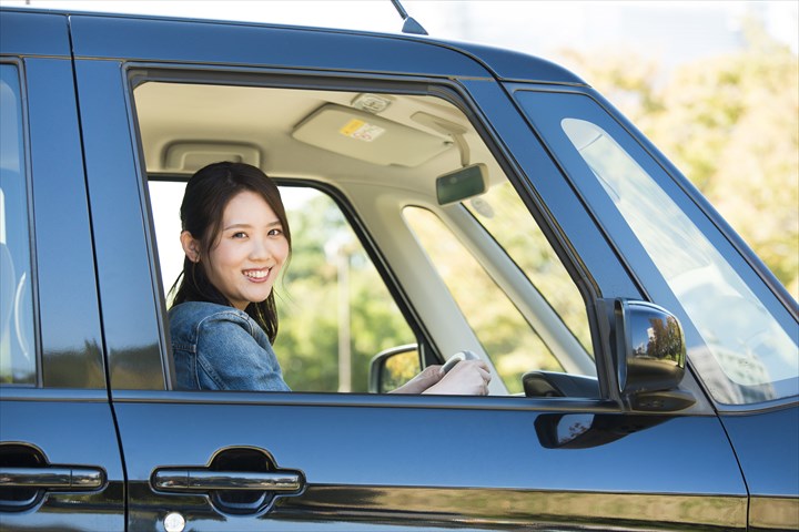 《渋谷区》週払いOK・普通車でのデイサービス利用者の送迎ドライバー！（Web面接OK・短時間8:30～12:30）