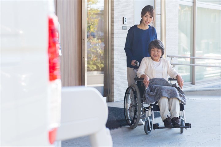 《春日井市》週払いOK・1BOXでの施設利用者の送迎ドライバー！（普通免許・AT限定OK）