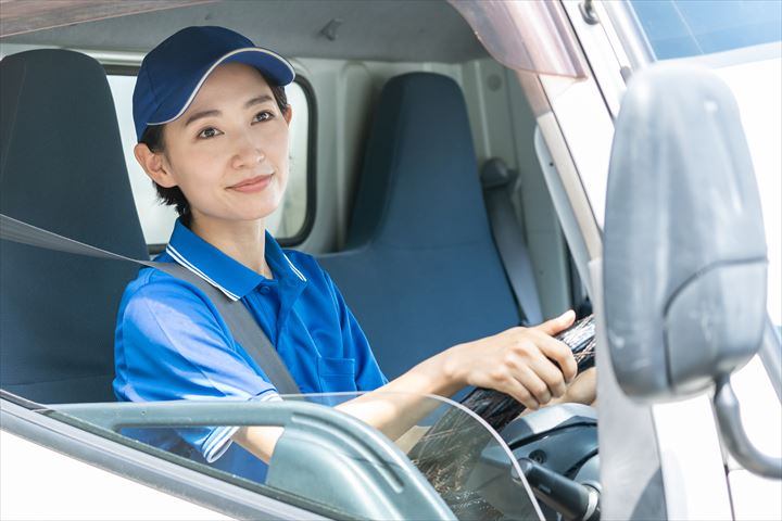 《大和郡山市》週払いOK・4ｔ車での食品のセンター間配送ドライバー！（短時間10:30～16:30・業務延長ほぼ無し）