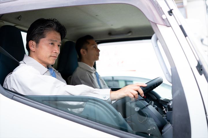 《神戸市中央区》週払いOK・コンビニ配送の助手スタッフ！（Web面接OK・短時間14:00～16:00）