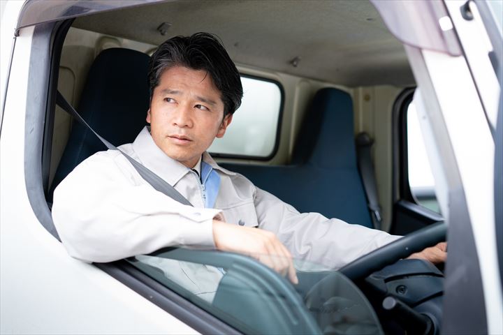 《江東区》週払いOK・1.5ｔ車での電気機器配送ドライバー！（Web面接OK・土日祝休み）