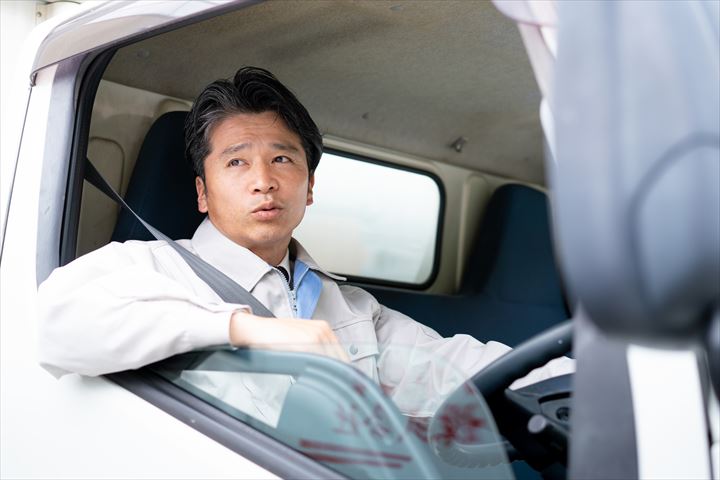 《板橋区》週払いOK・3ｔ車での企業向け一般貨物の集配ドライバー！（高収入・休み固定）