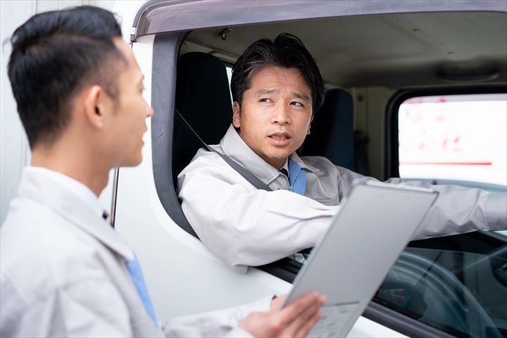 《所沢市》週払いOK・大型車での書籍のセンター間配送ドライバー！（高収入・土日祝休み）